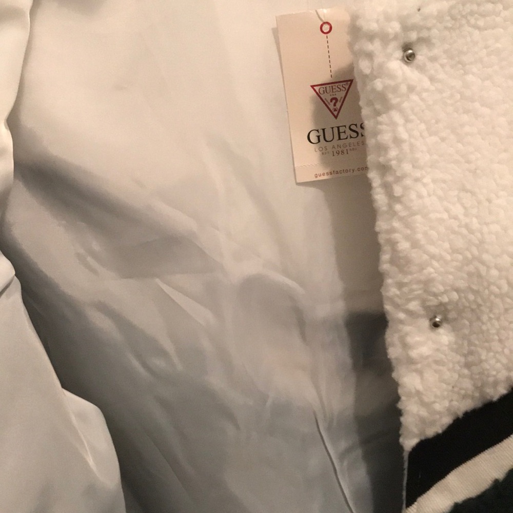 Guess jacket ๐๐๐๐ - Picture 8 of 9